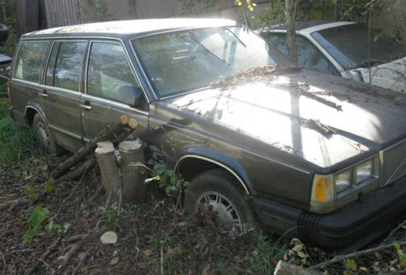 Illustration for article titled Michigan Man Forced To Sell 20 Cars A Month Has Resorted To Scrapping Some Cool Cars